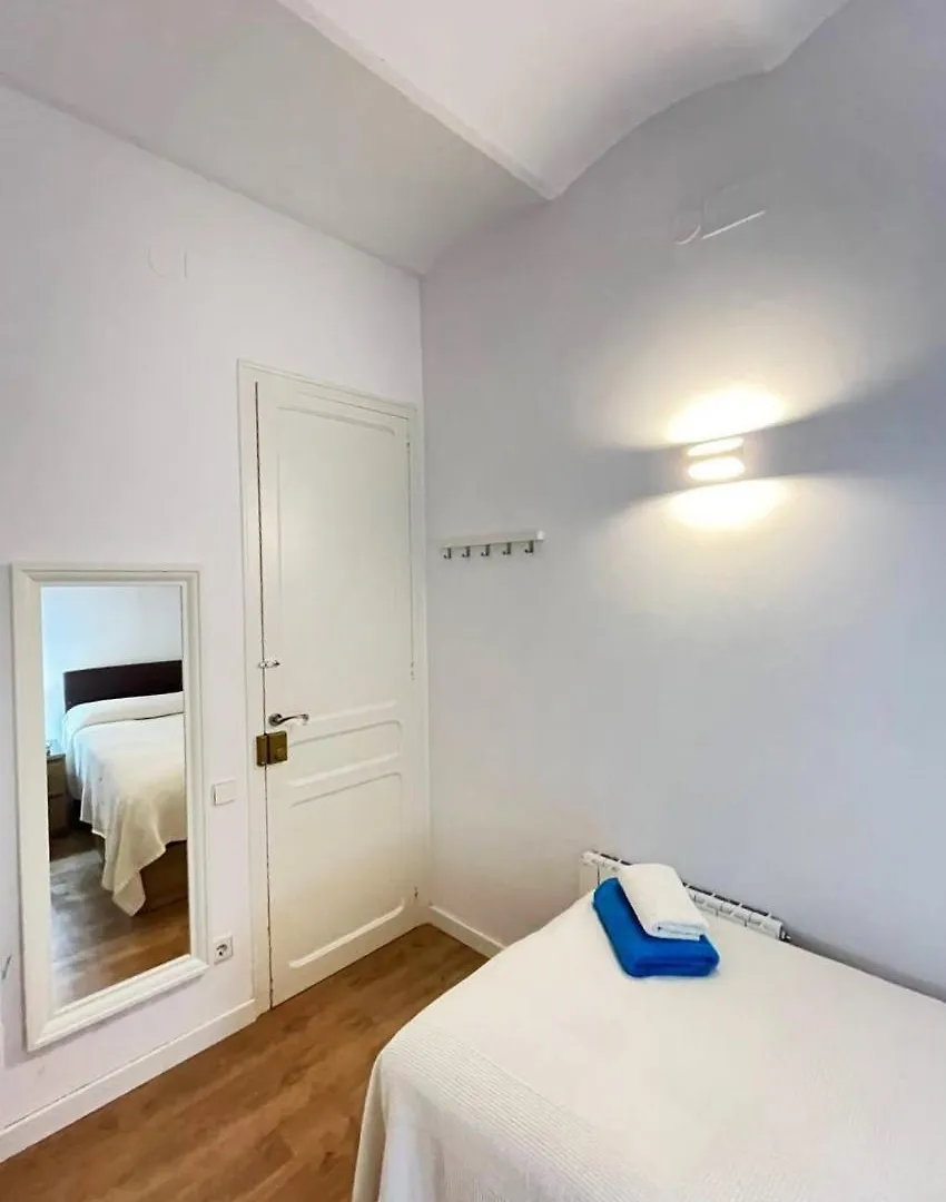 Flor Habitaciones Barcelona Bed & Breakfast